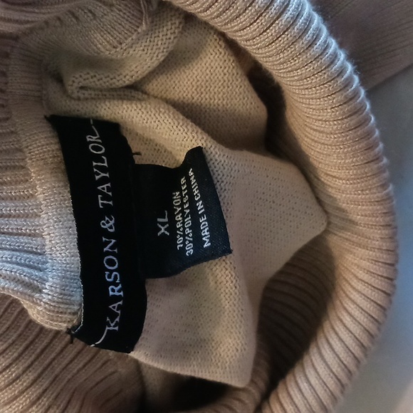 Sweater - Picture 7 of 8